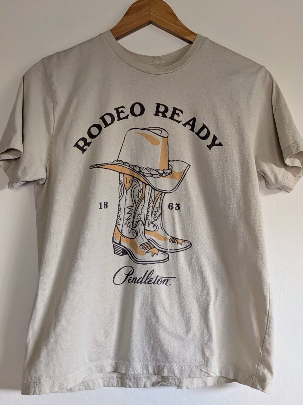 Pendleton Rodeo Ready Graphic T-Shirt Western Cowgirl Americana Neutral M